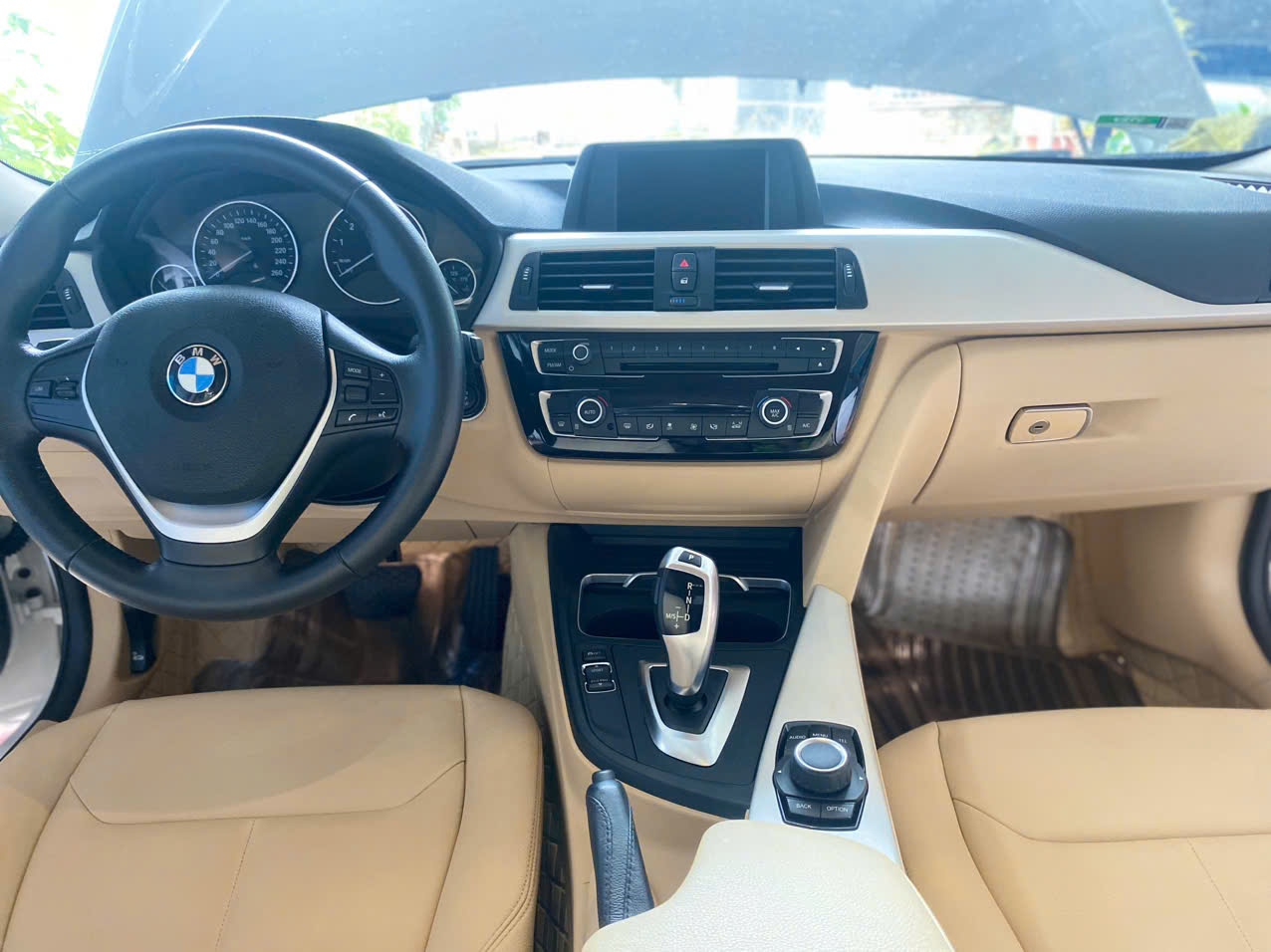 BMW 3 series 320i 2016 - Nội thất 8