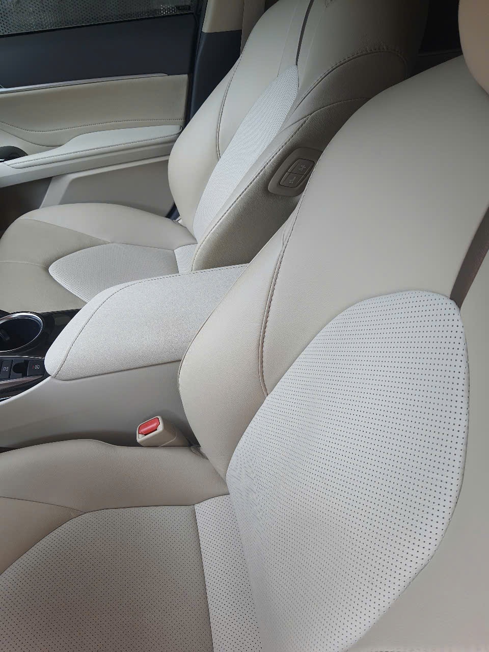 Toyota Camry 2.0G 2020 - Nội thất 1