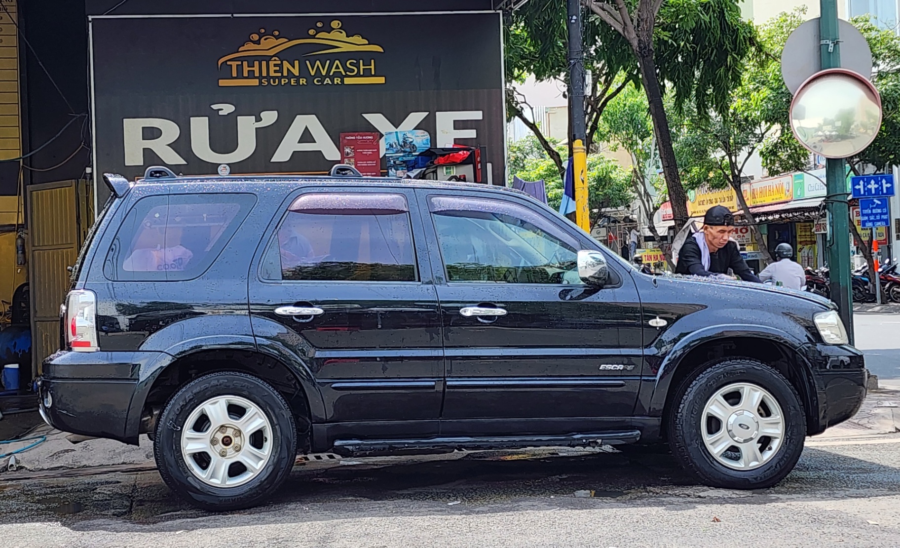Ford Escape 2.0L 4x4 MT 2004 - Ngoại thất 2