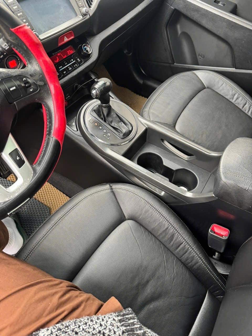 Kia Sportage Limited 2.0 AT 2010 - Nội thất 2
