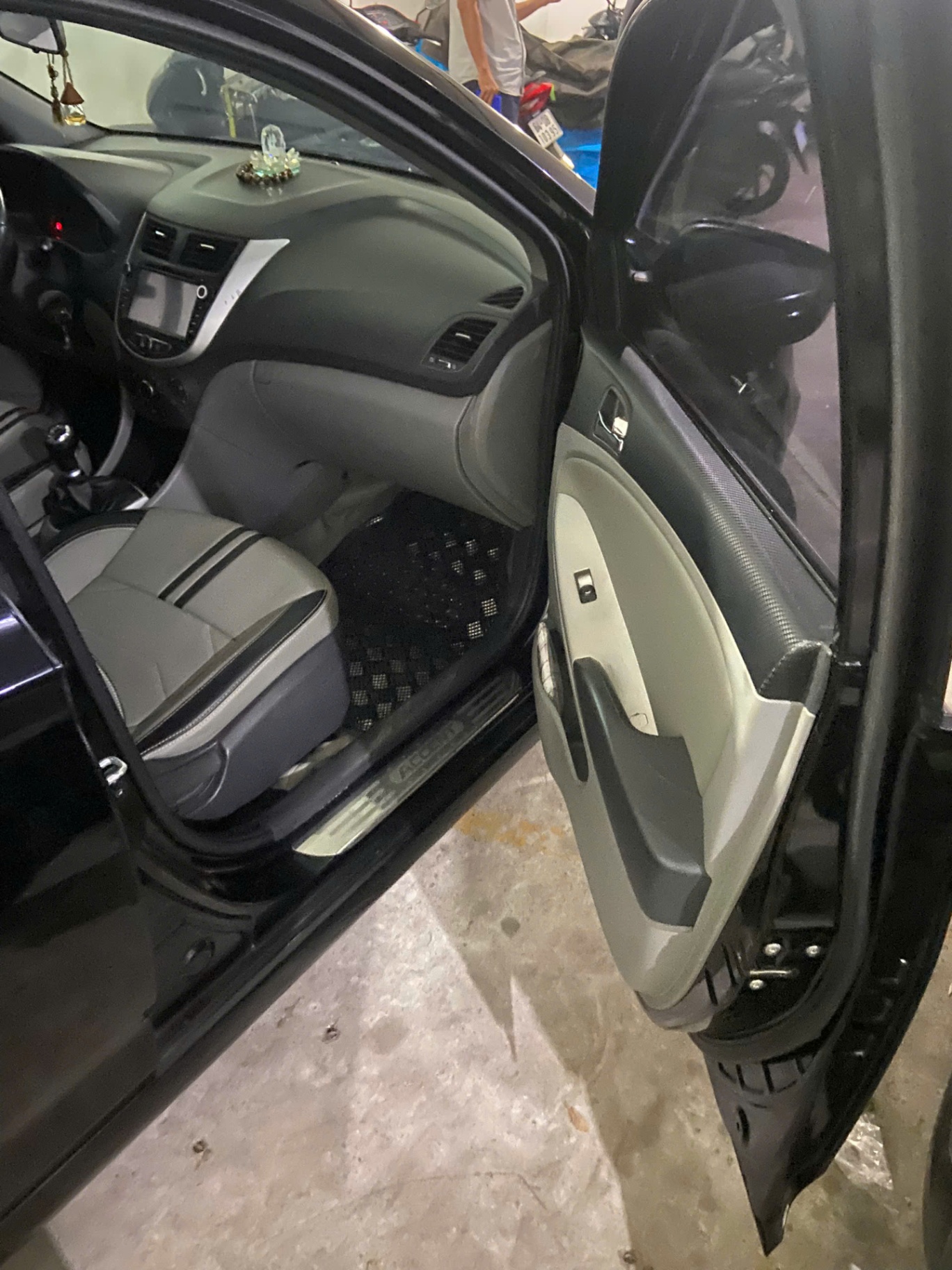 Hyundai Accent 1.4 MT 2013 - Nội thất 6