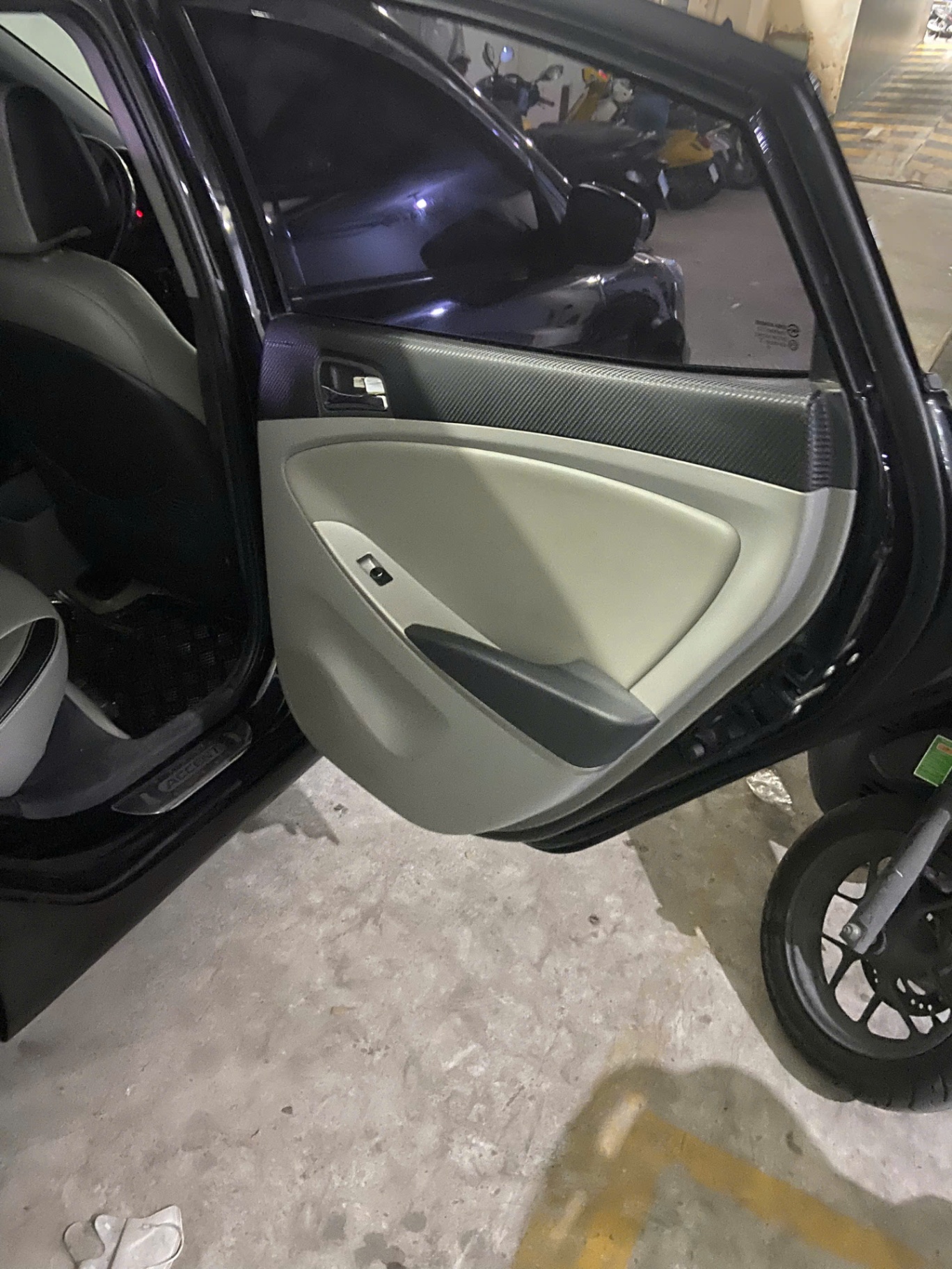 Hyundai Accent 1.4 MT 2013 - Nội thất 7