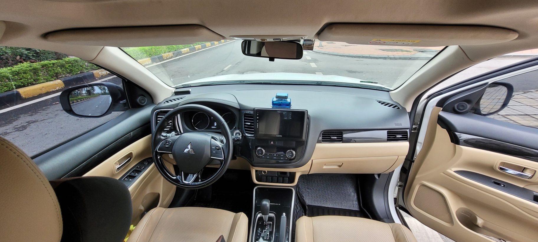 Mitsubishi Outlander 2.0 CVT Premium 2017 - Nội thất 1