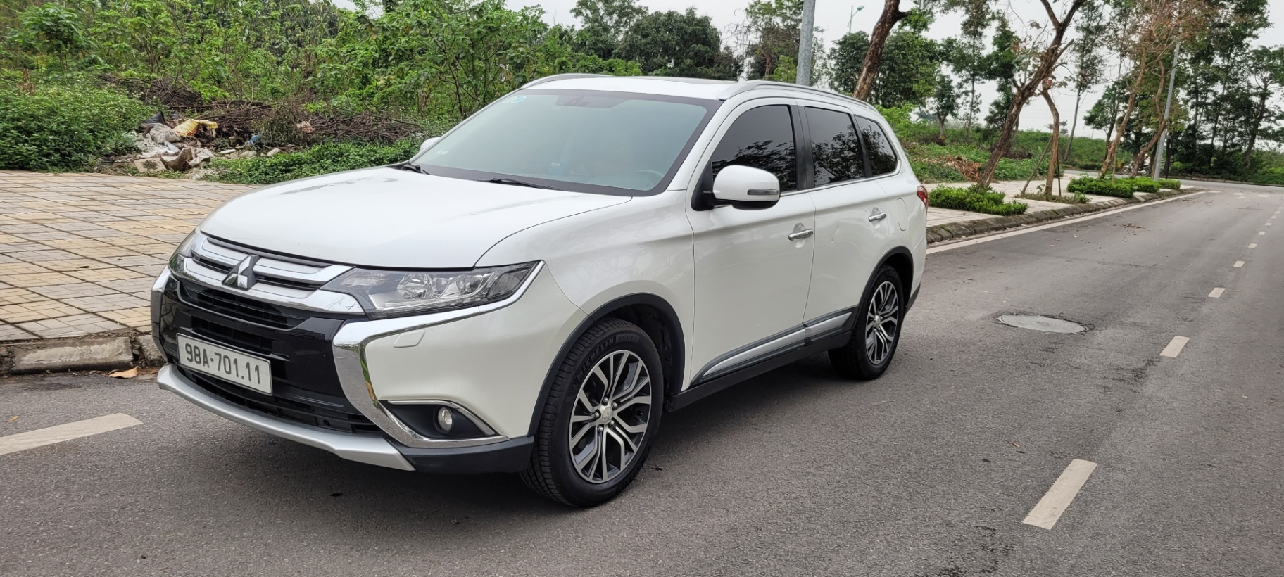 Mitsubishi Outlander 2.0 CVT Premium 2017 - Ngoại thất 4
