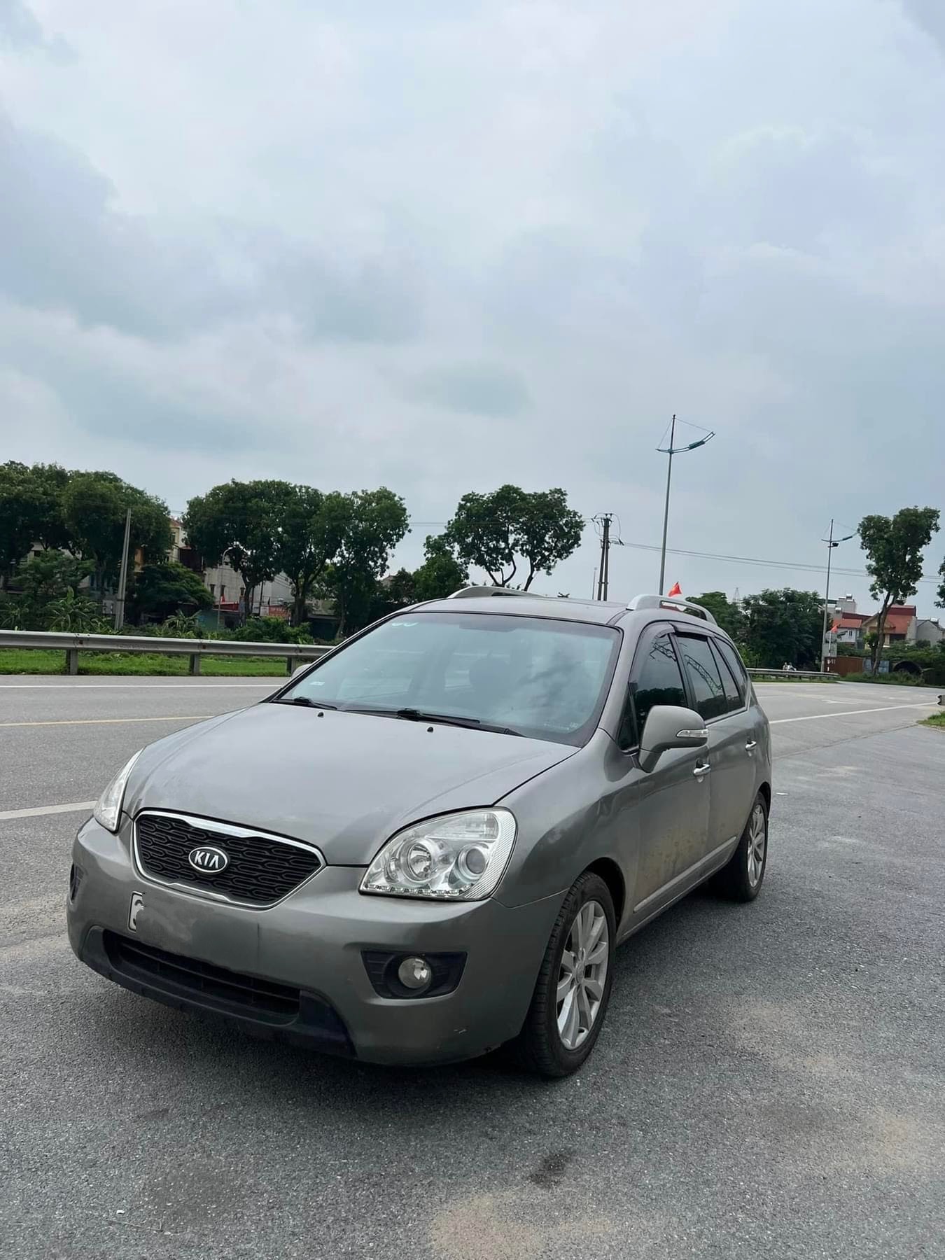 Kia Carens S SX 2.0 MT 2013