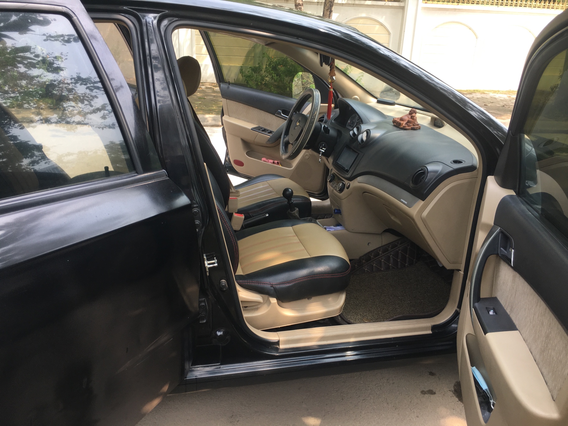 Chevrolet Aveo LT 1.5 MT 2014 - Nội thất 1