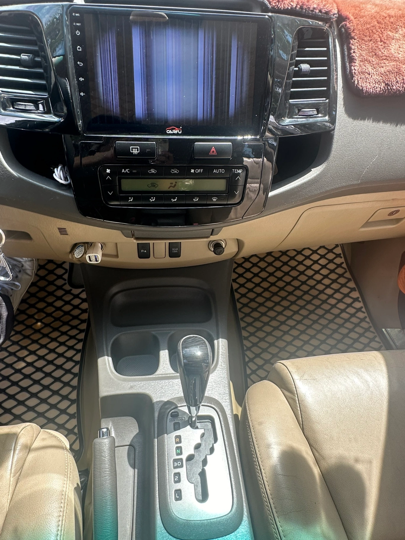 Toyota Fortuner 2.7V 4x2 AT 2013 - Nội thất 4