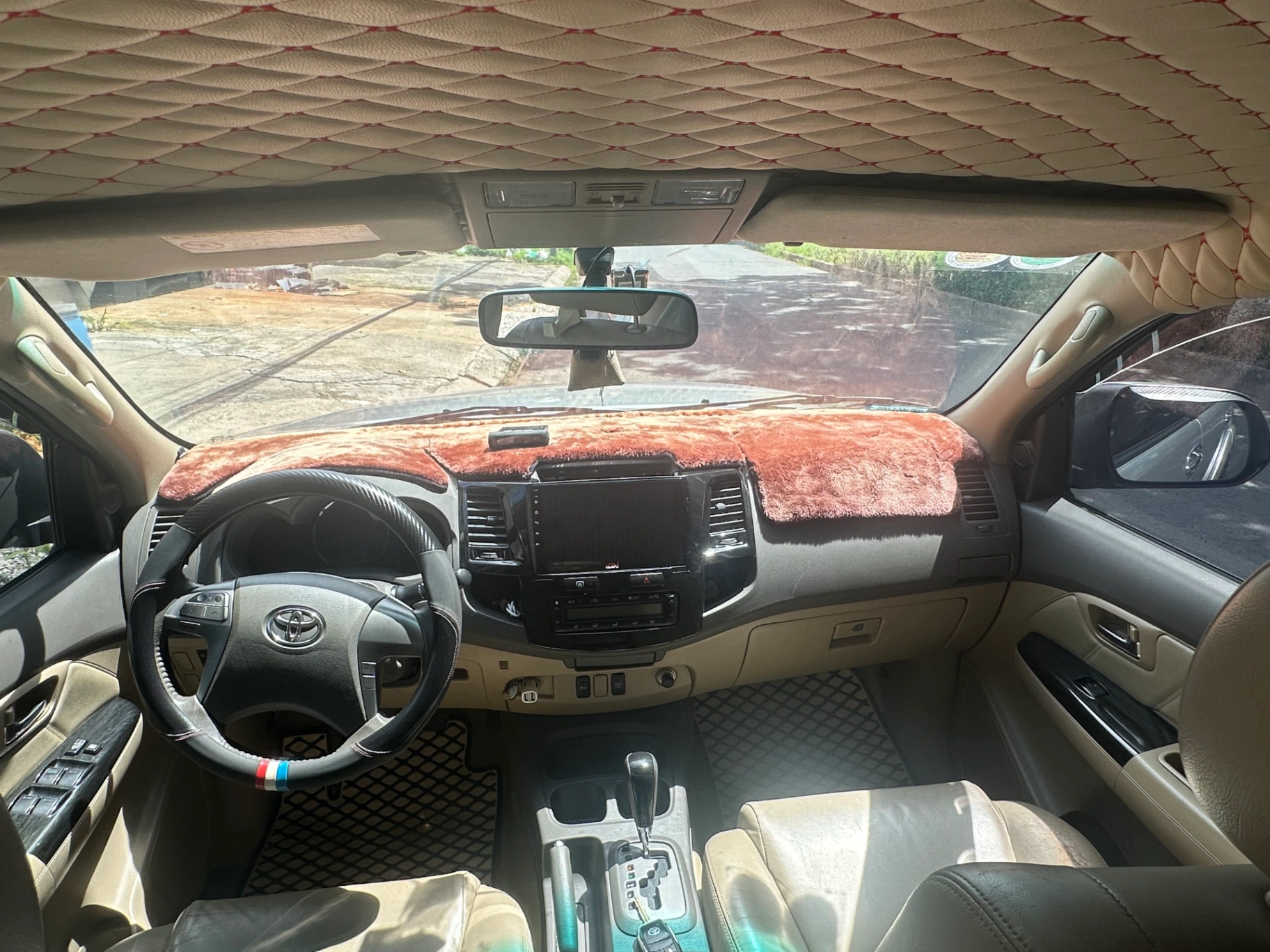 Toyota Fortuner 2.7V 4x2 AT 2013 - Nội thất 1