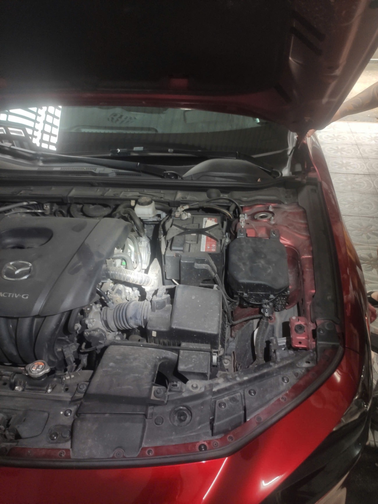 Mazda 3 1.5L Luxury 2023 - Khoang động cơ 2