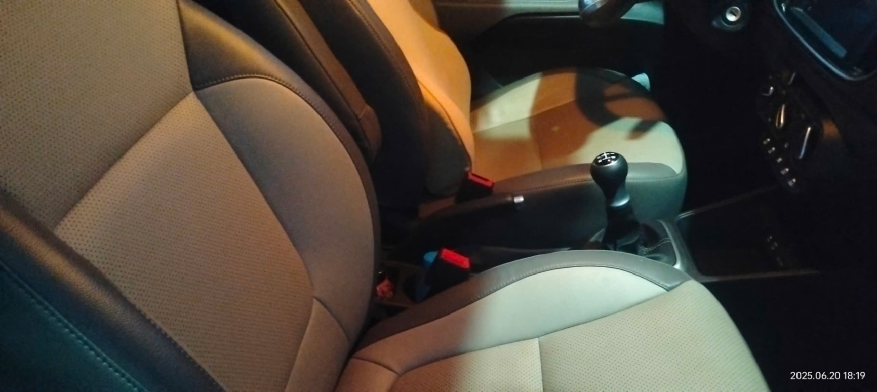Kia Soluto 1.4 MT Deluxe 2022 - Nội thất 5