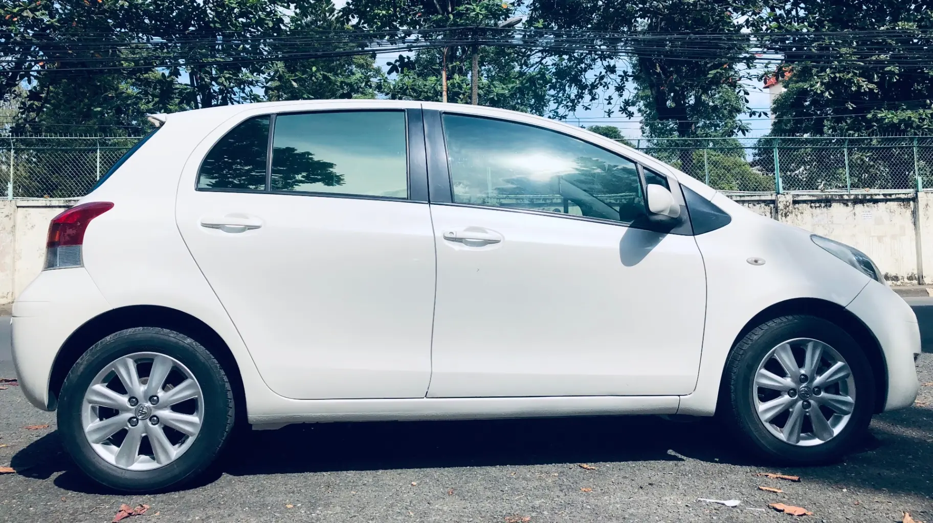 Toyota Yaris 1.3 AT 2010 - Ngoại thất 1