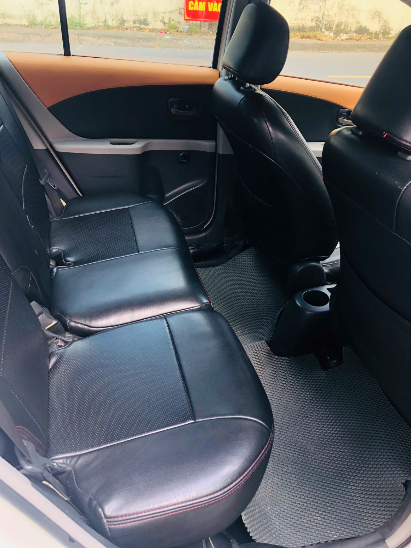 Toyota Yaris 1.3 AT 2010 - Nội thất 3