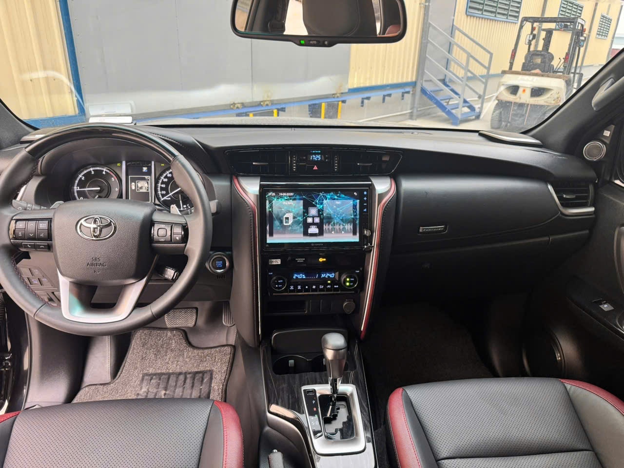 Toyota Fortuner 2.4G 4x2 AT Legender 2024 - Nội thất 4