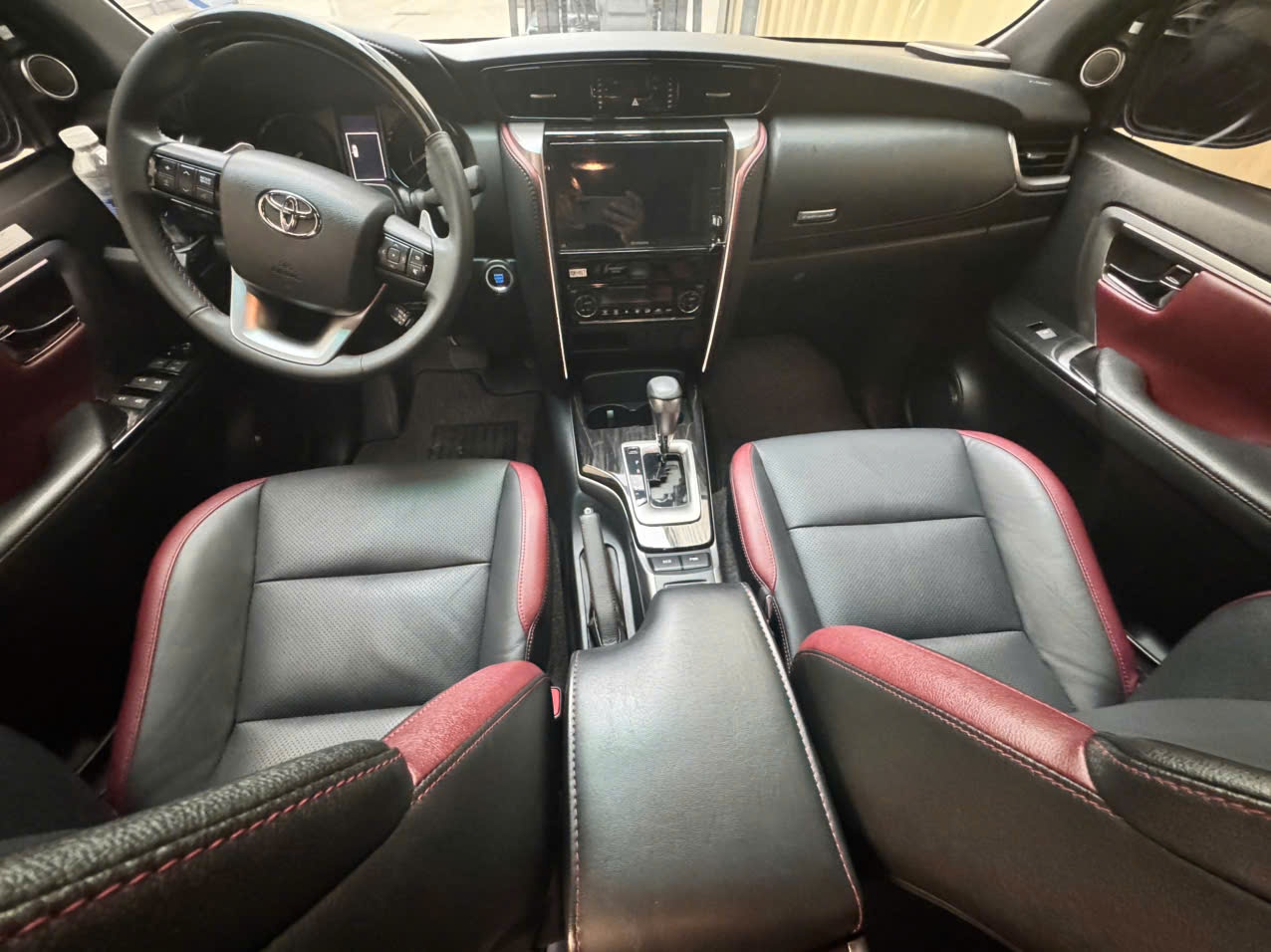 Toyota Fortuner 2.4G 4x2 AT Legender 2024 - Nội thất 2