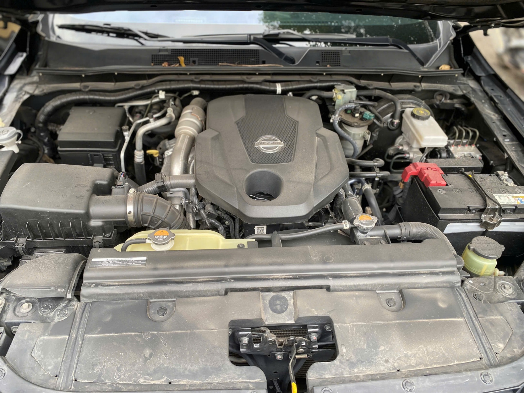 Nissan Navara Pro-4X 2.3 AT 4WD 2022 - Khoang động cơ 1