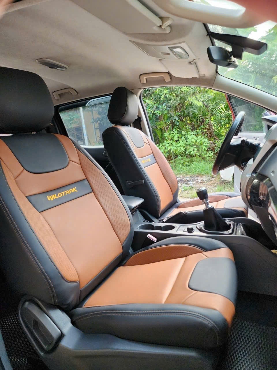 Ford Ranger XLT 2.2L 4x4 MT 2013 - Nội thất 1