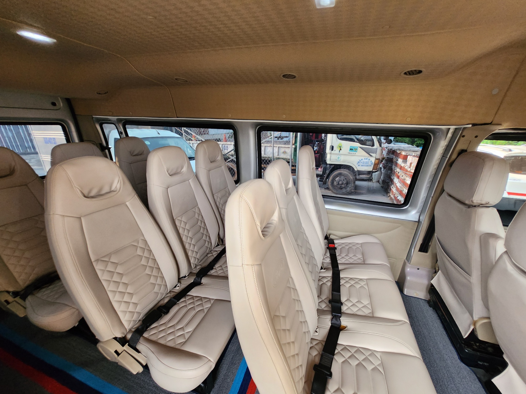 Ford Transit Standard MID 2016 - Ngoại thất 1