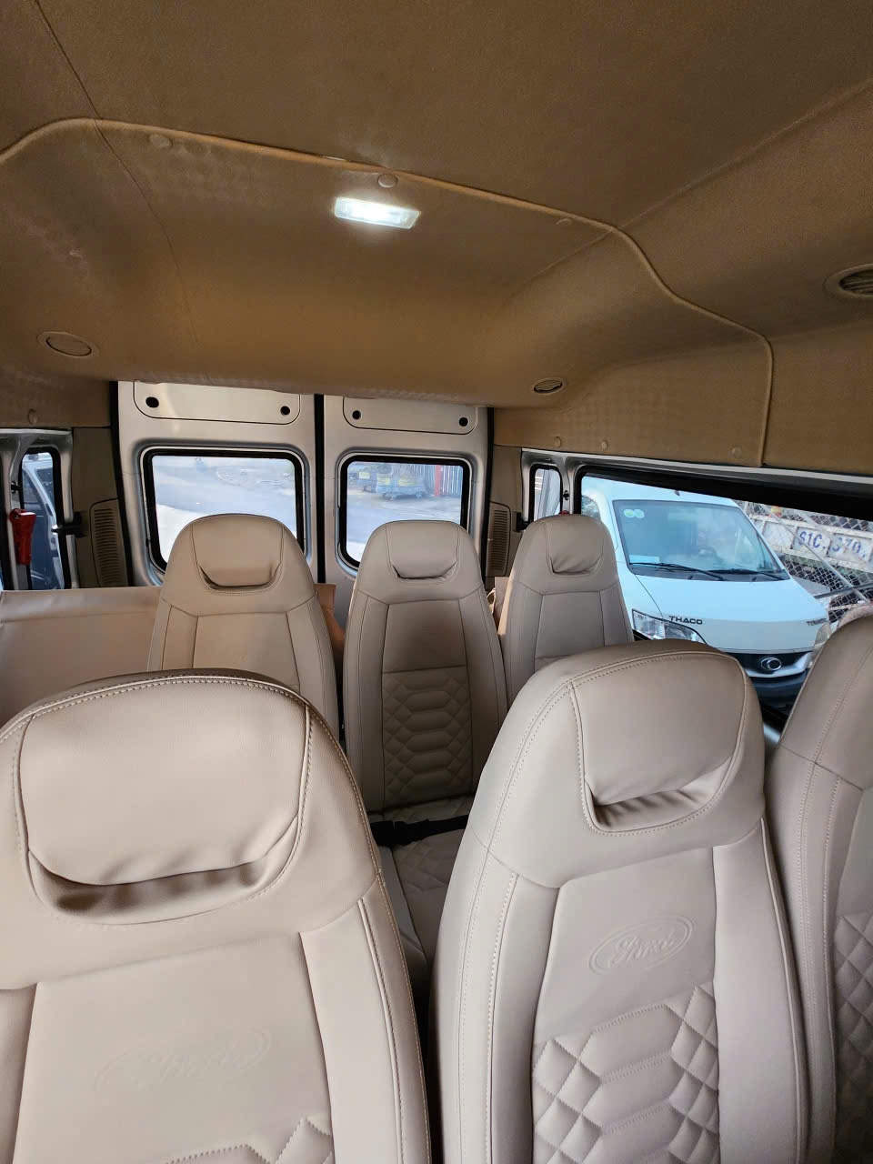 Ford Transit Standard MID 2016 - Nội thất 2