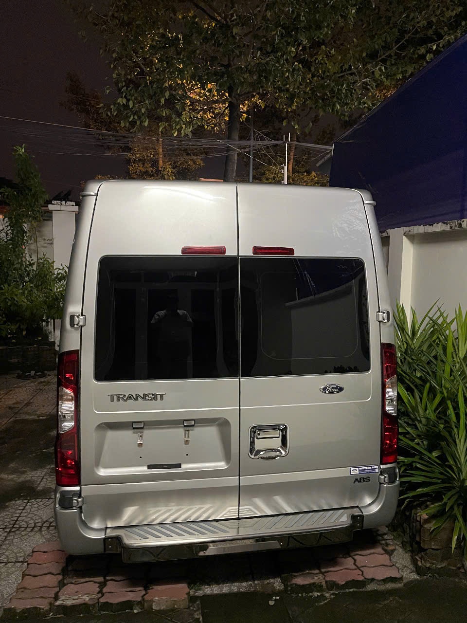 Ford Transit Standard MID 2016 - Ngoại thất 4