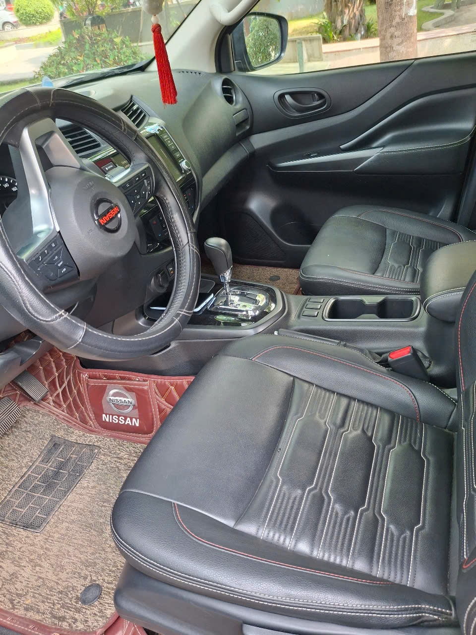 Nissan Navara Pro-4X 2.3 AT 4WD 2023 - Nội thất 9