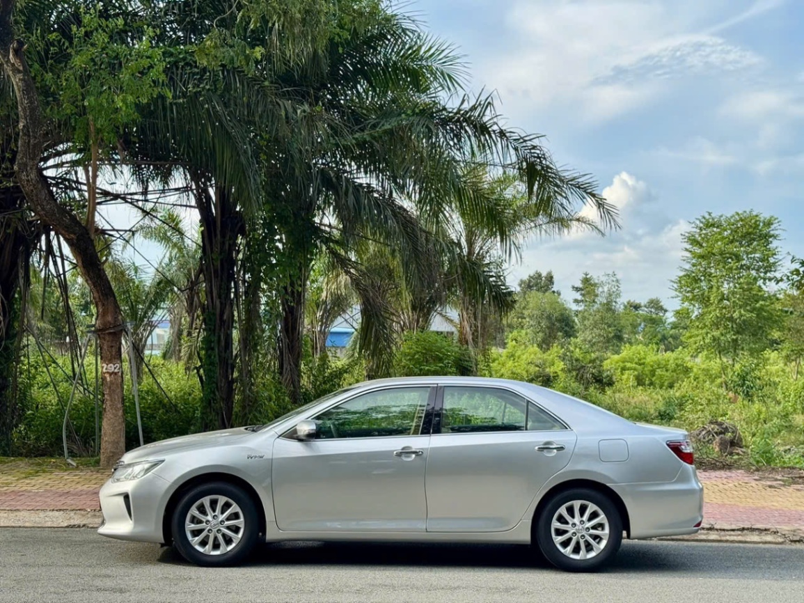 Toyota Camry 2.0E 2015