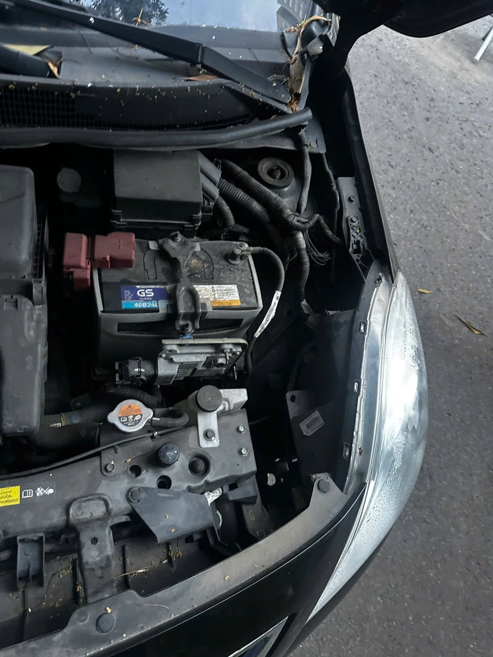 Nissan Sunny XV 2017 - Khoang động cơ 6