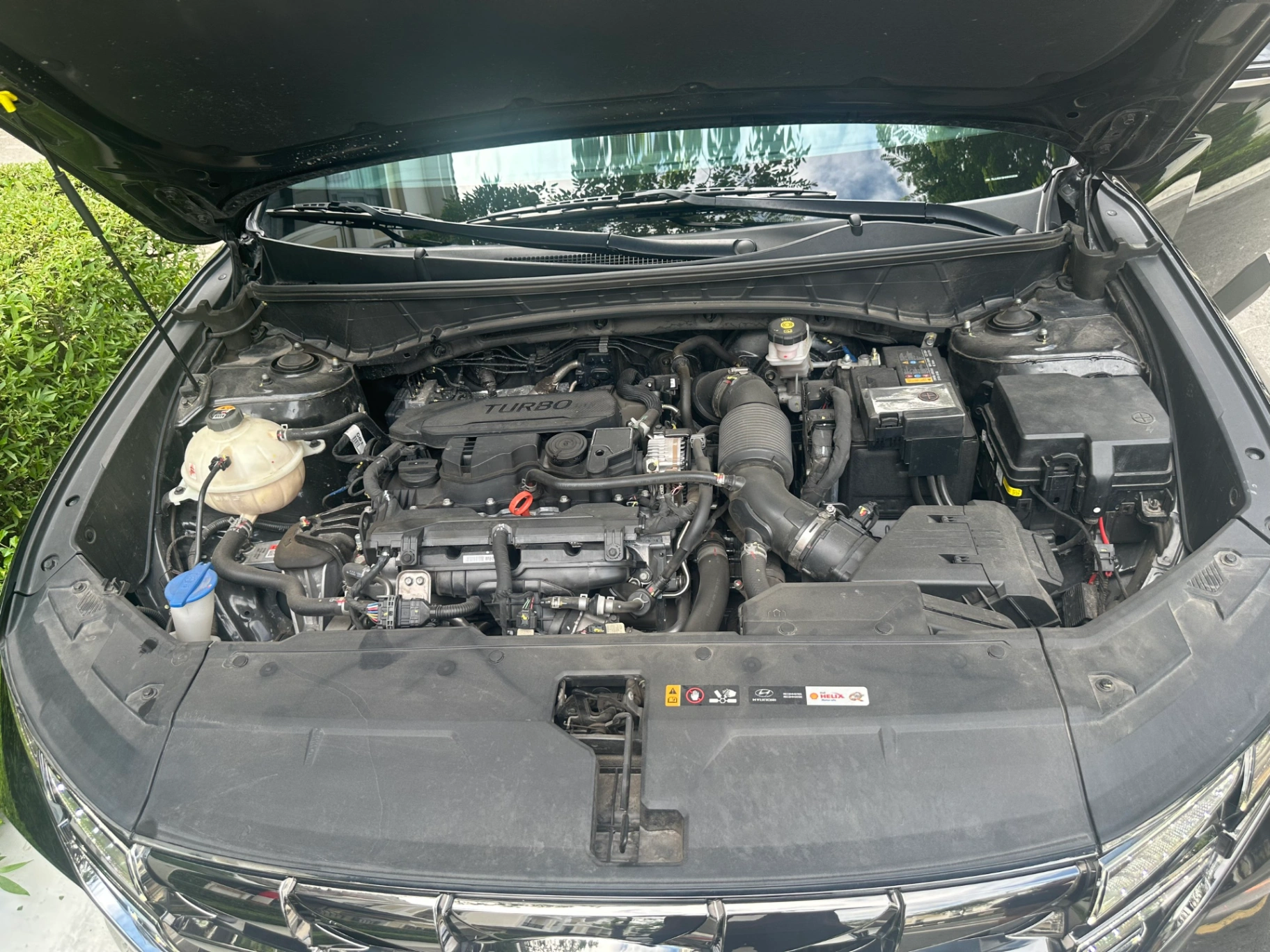Hyundai Tucson 1.6 AT Turbo - Khoang động cơ 1