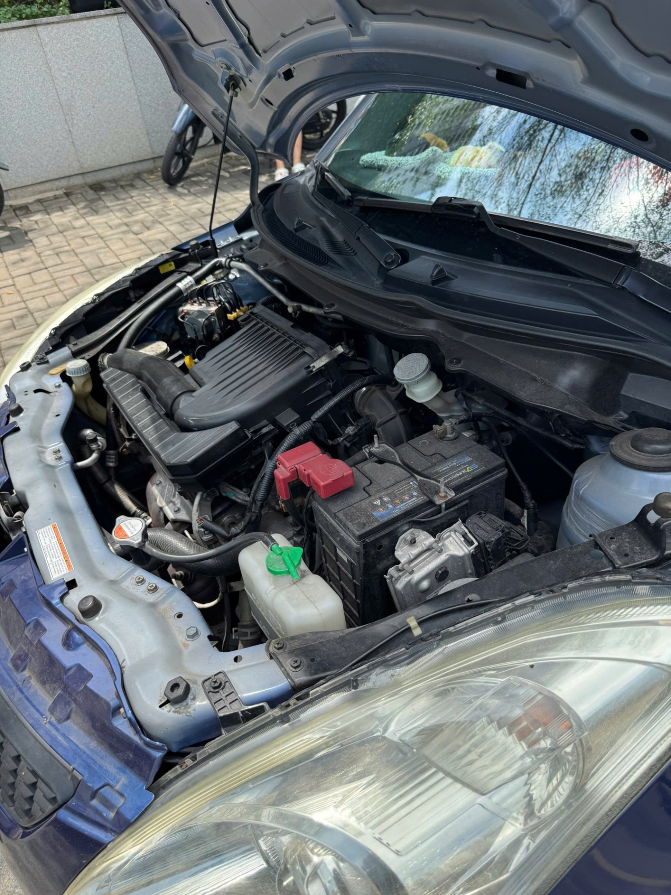 Suzuki Swift Special 2015 - Khoang động cơ 2