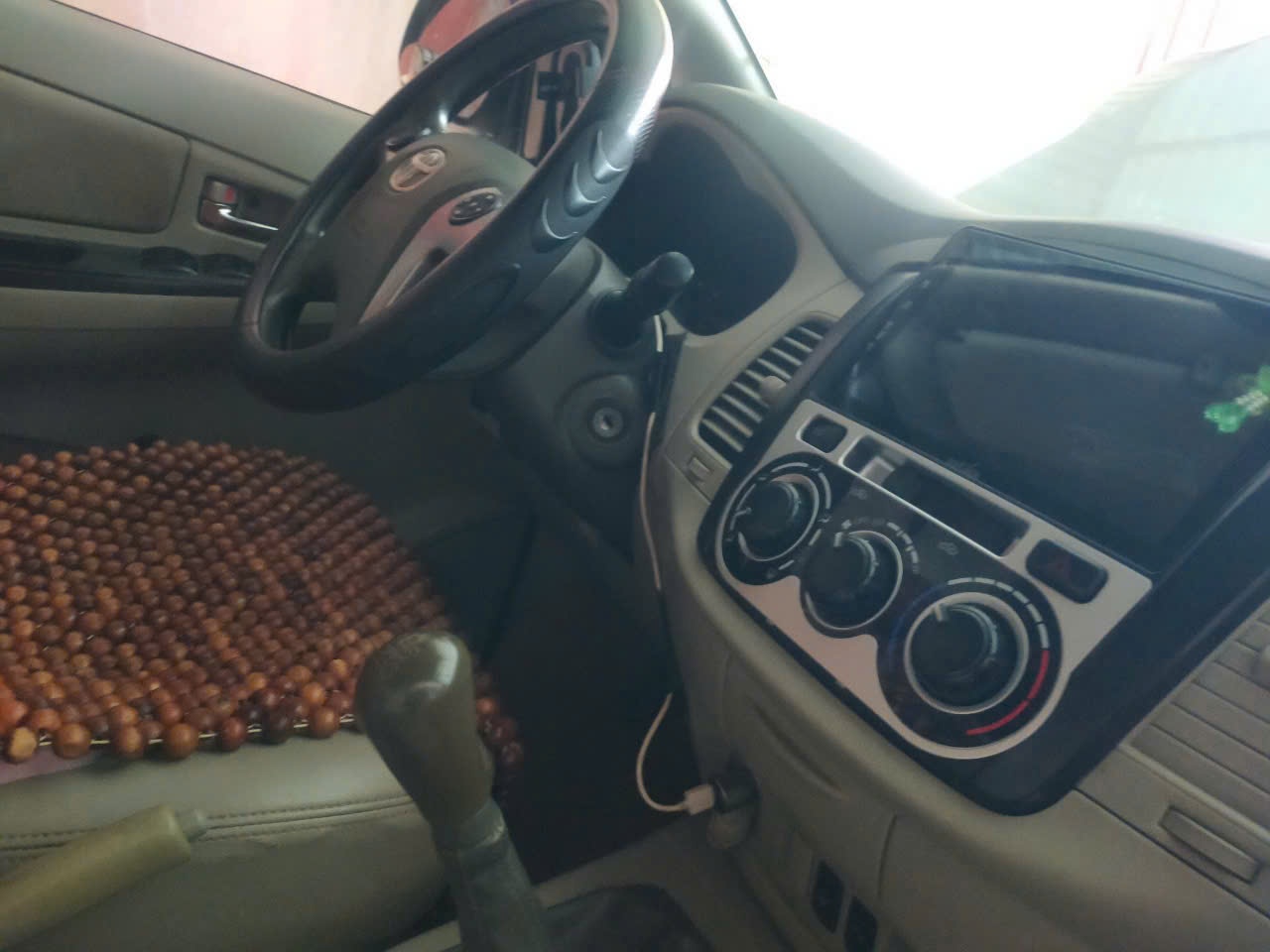 Toyota Innova 2.0E 2016 - Nội thất 2