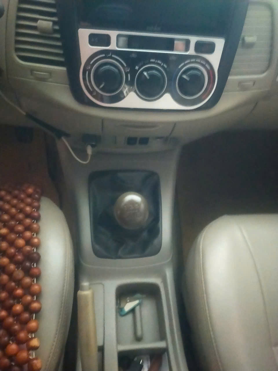 Toyota Innova 2.0E 2016 - Nội thất 5