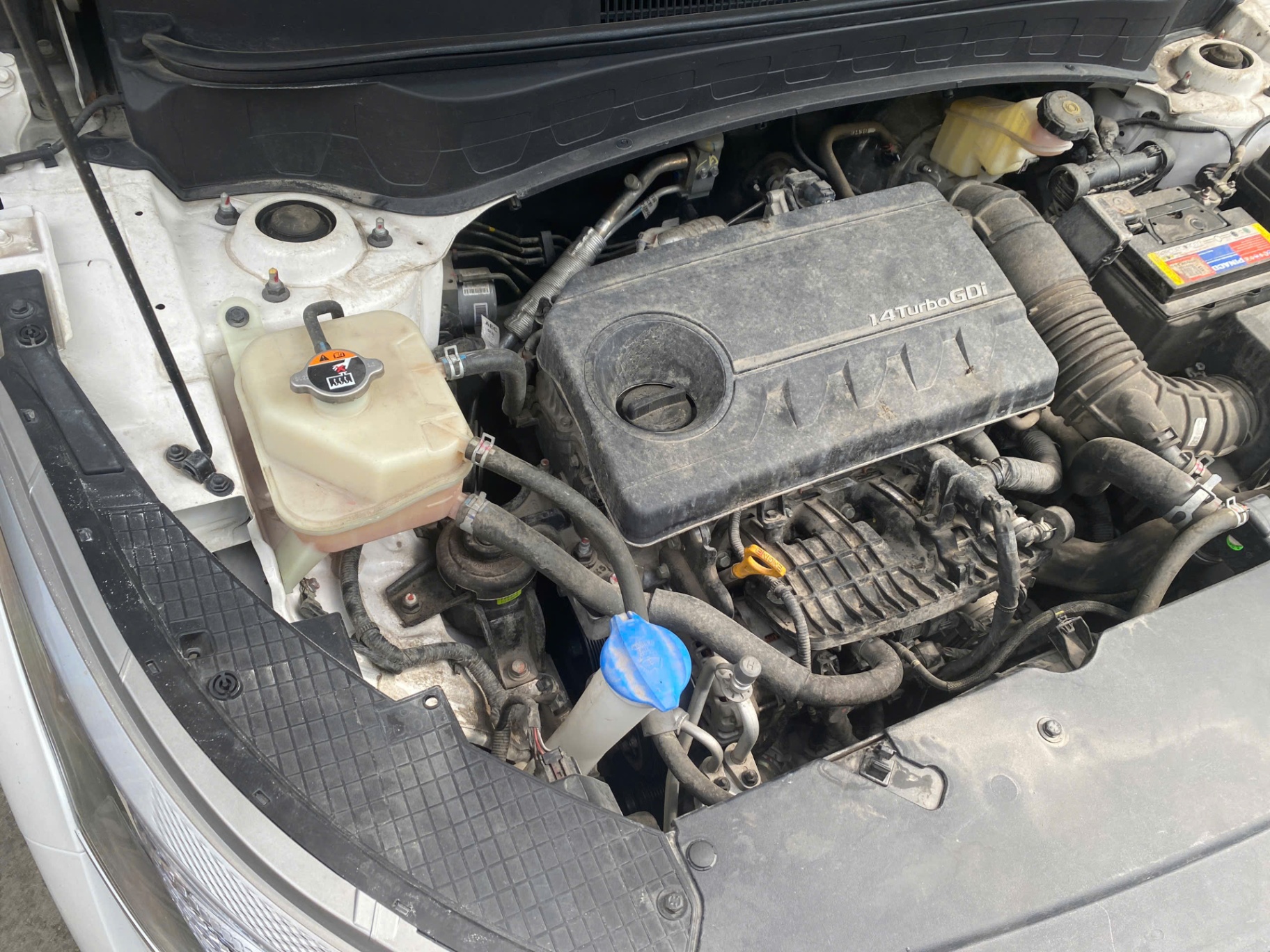 Kia Seltos Deluxe 1.4 AT 2022 - Khoang động cơ 1