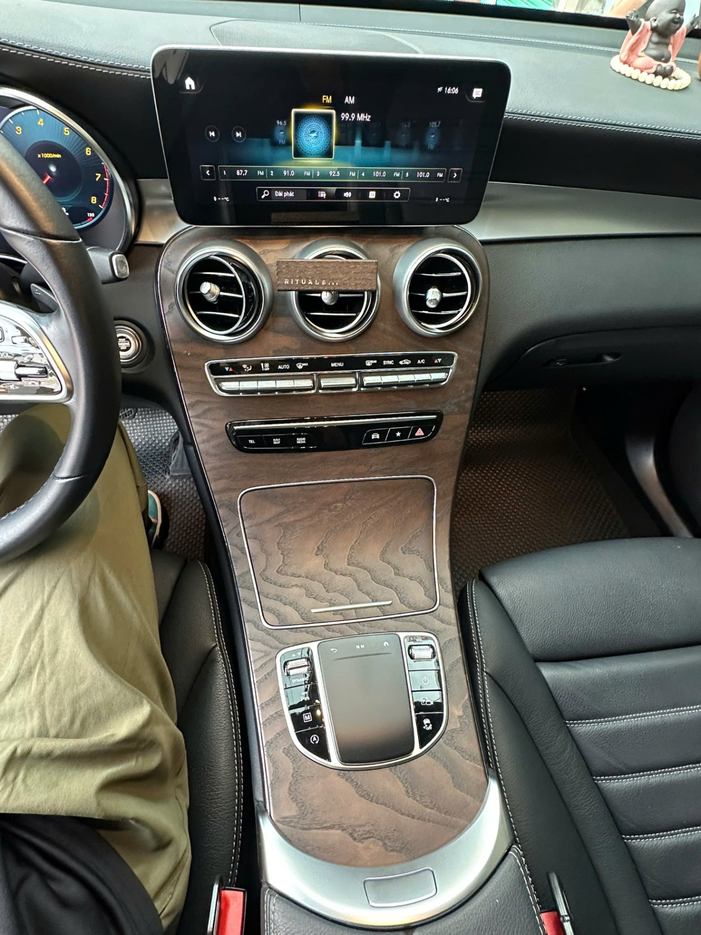 Mercedes Glc 200 4Matic 2021 - Nội thất 6