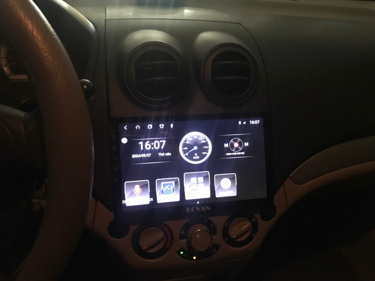 Chevrolet Aveo LT 1.4 MT 2018 - Nội thất 1