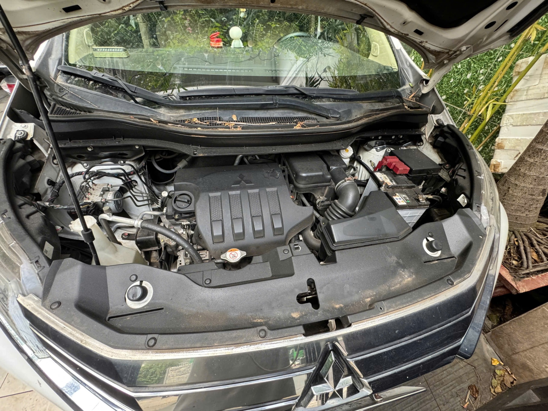 Mitsubishi Xpander 1.5 AT 2019 - Khoang động cơ 1