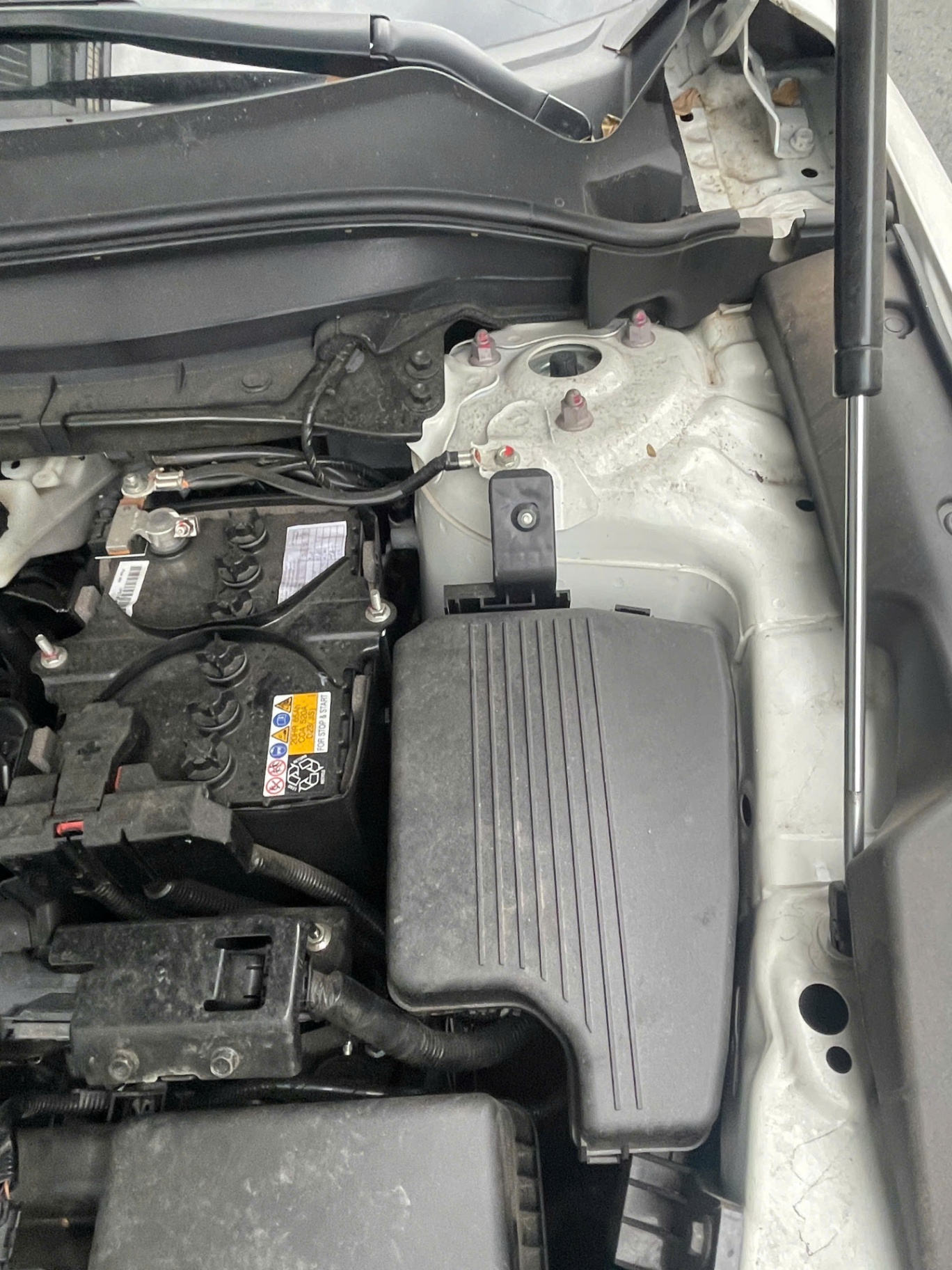 Mazda Cx5 Deluxe 2.0 AT 2024 - Khoang động cơ 1