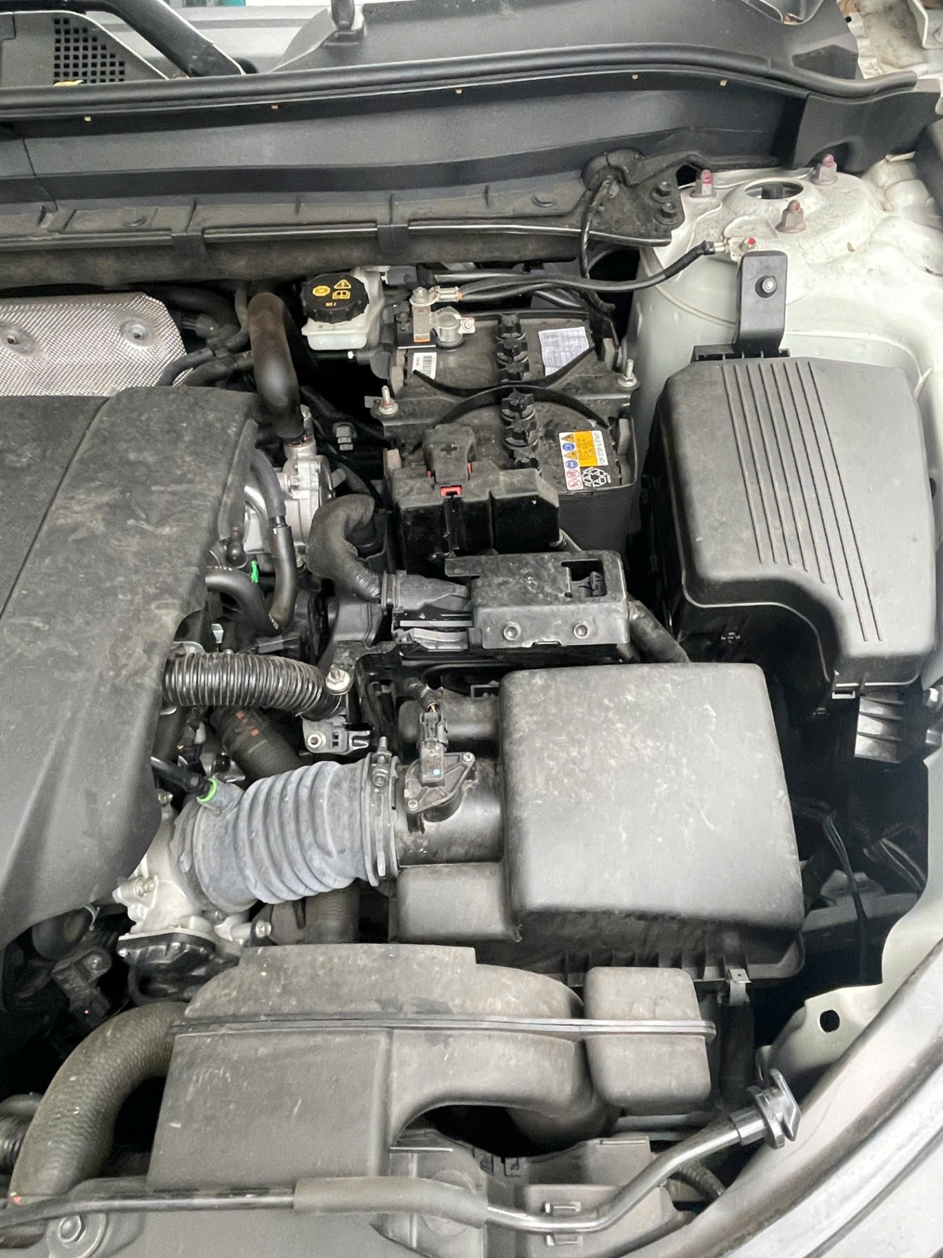 Mazda Cx5 Deluxe 2.0 AT 2024 - Khoang động cơ 2