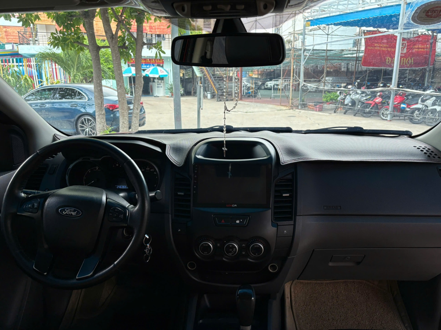 Ford Ranger Wildtrak 3.2L 4x4 AT 2015 - Nội thất 2