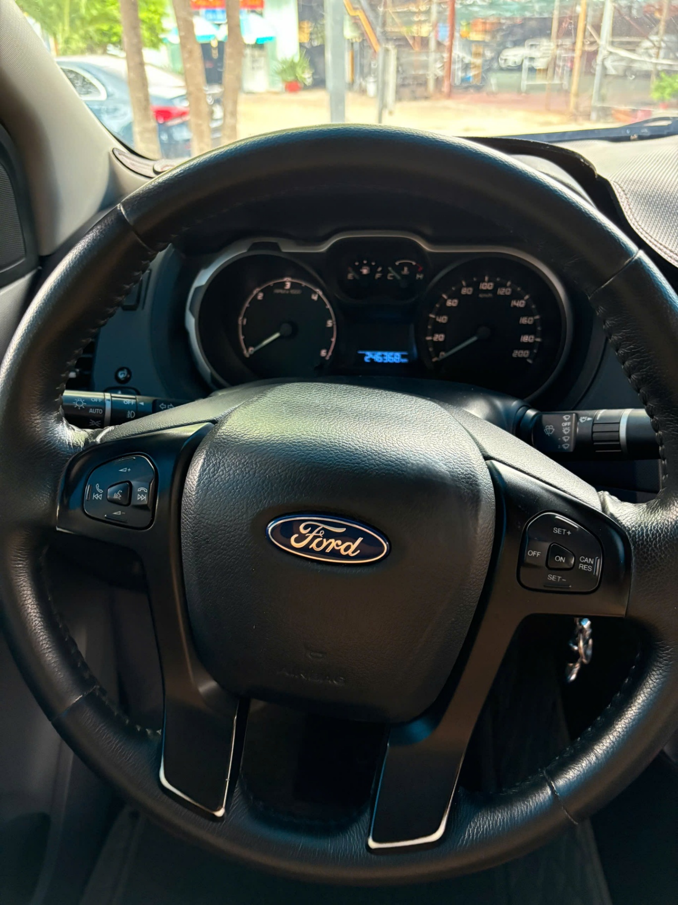 Ford Ranger Wildtrak 3.2L 4x4 AT 2015 - Nội thất 4