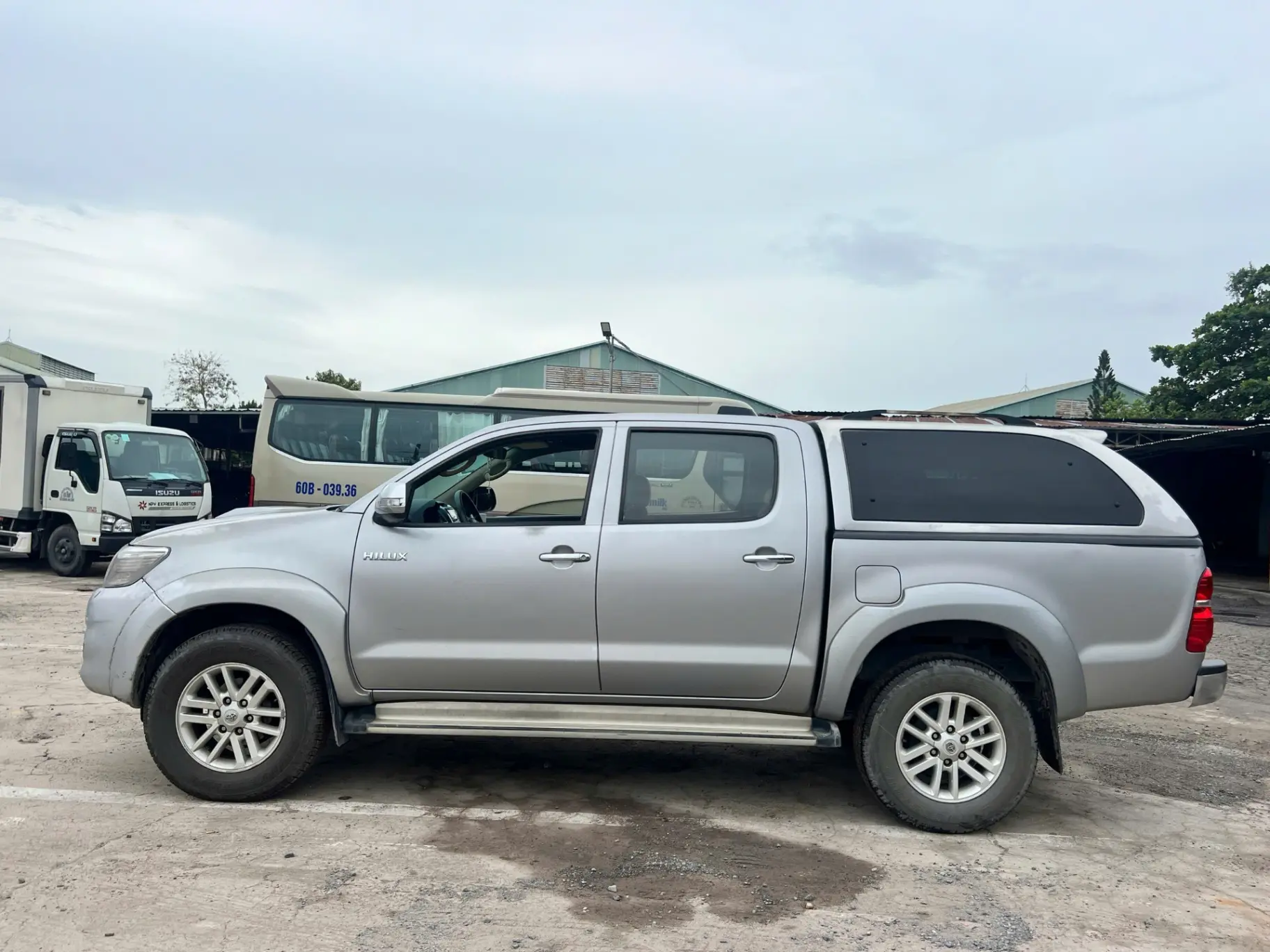 Toyota Hilux 2.5E 4x2 MT 2014 - Ngoại thất 9