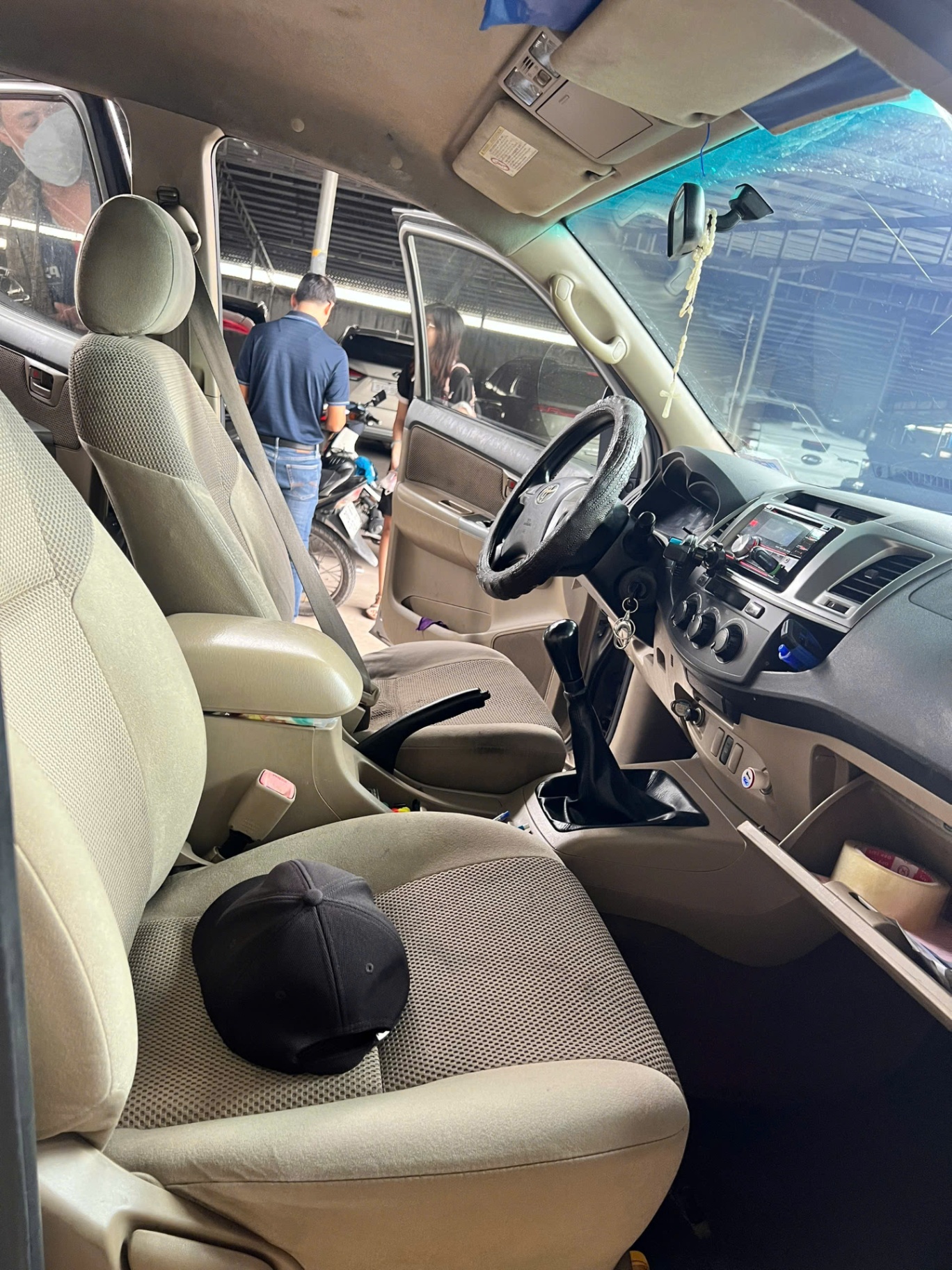Toyota Hilux 2.5E 4x2 MT 2014 - Nội thất 2