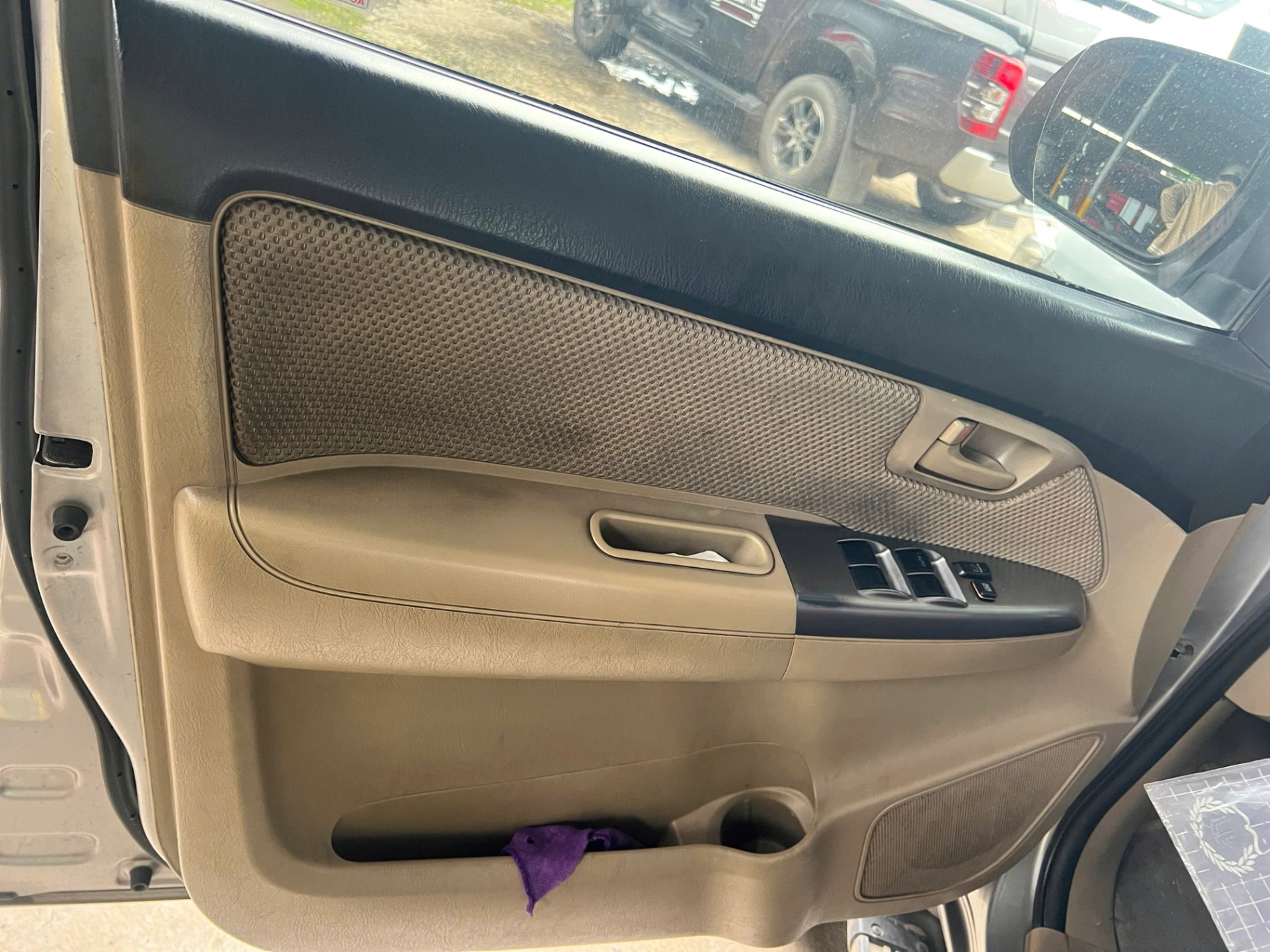 Toyota Hilux 2.5E 4x2 MT 2014 - Nội thất 3