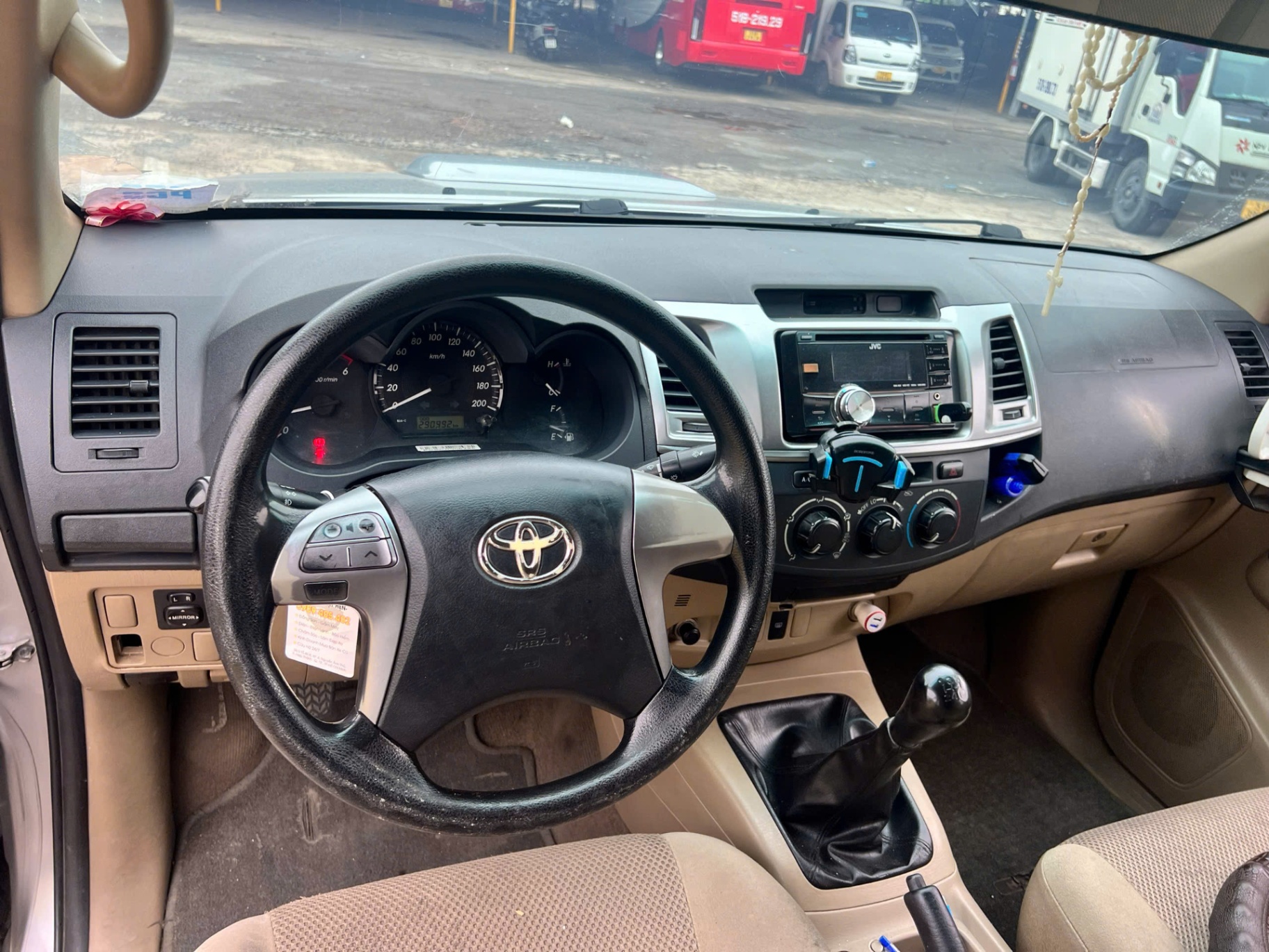 Toyota Hilux 2.5E 4x2 MT 2014 - Nội thất 4