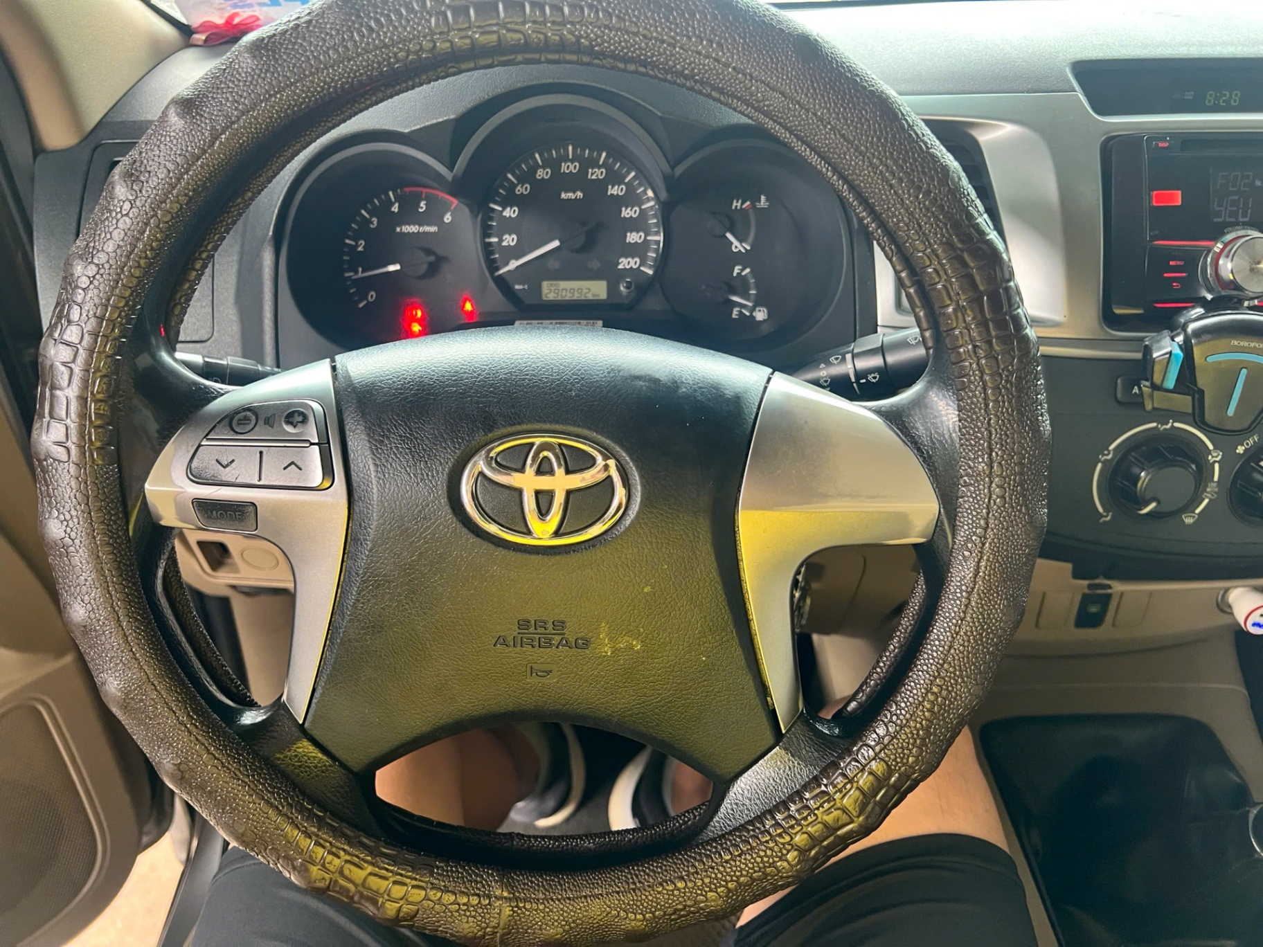 Toyota Hilux 2.5E 4x2 MT 2014 - Nội thất 6