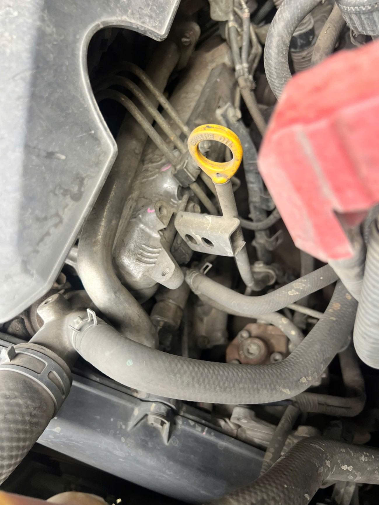 Toyota Hilux 2.5E 4x2 MT 2014 - Khoang động cơ 6