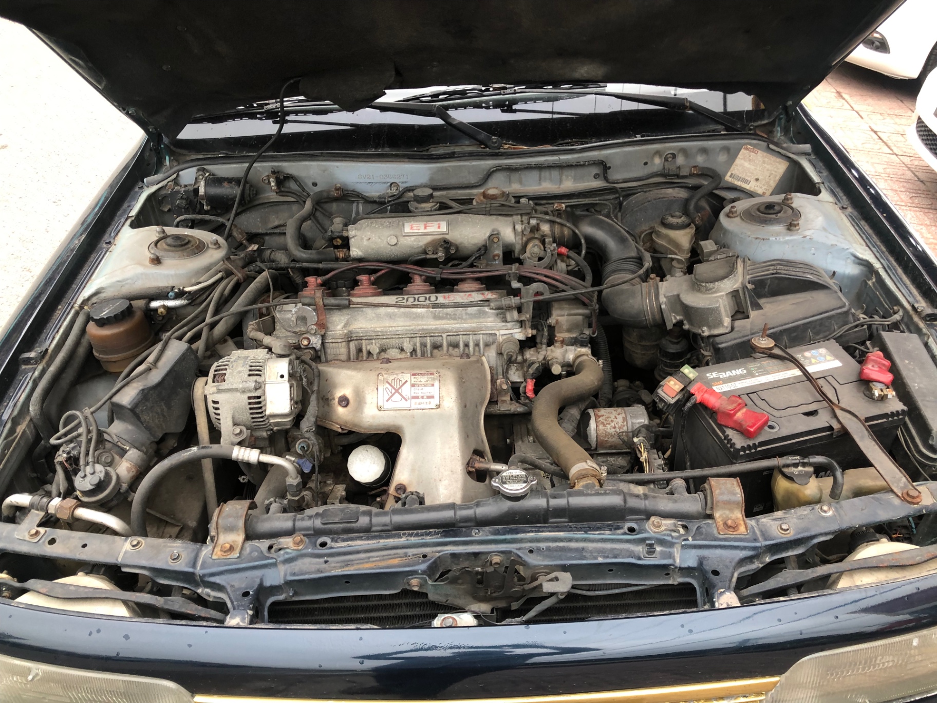 Toyota Camry DX 2.0 MT 1990 - Khoang động cơ 1