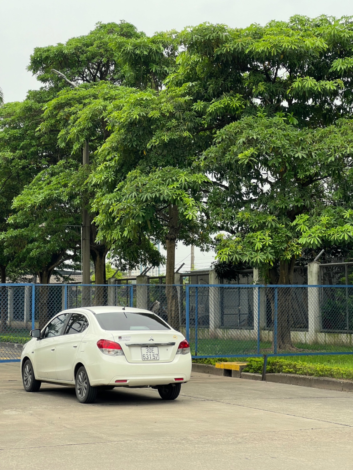 Mitsubishi Attrage 1.2 CVT 2016 - Ngoại thất 2