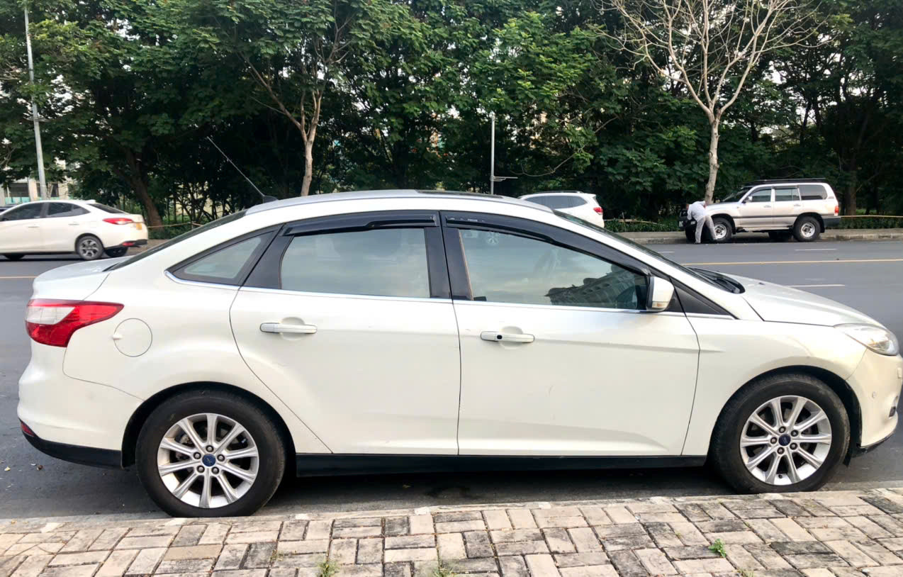 Ford Focus S 2.0 AT 2014 - Ngoại thất 3