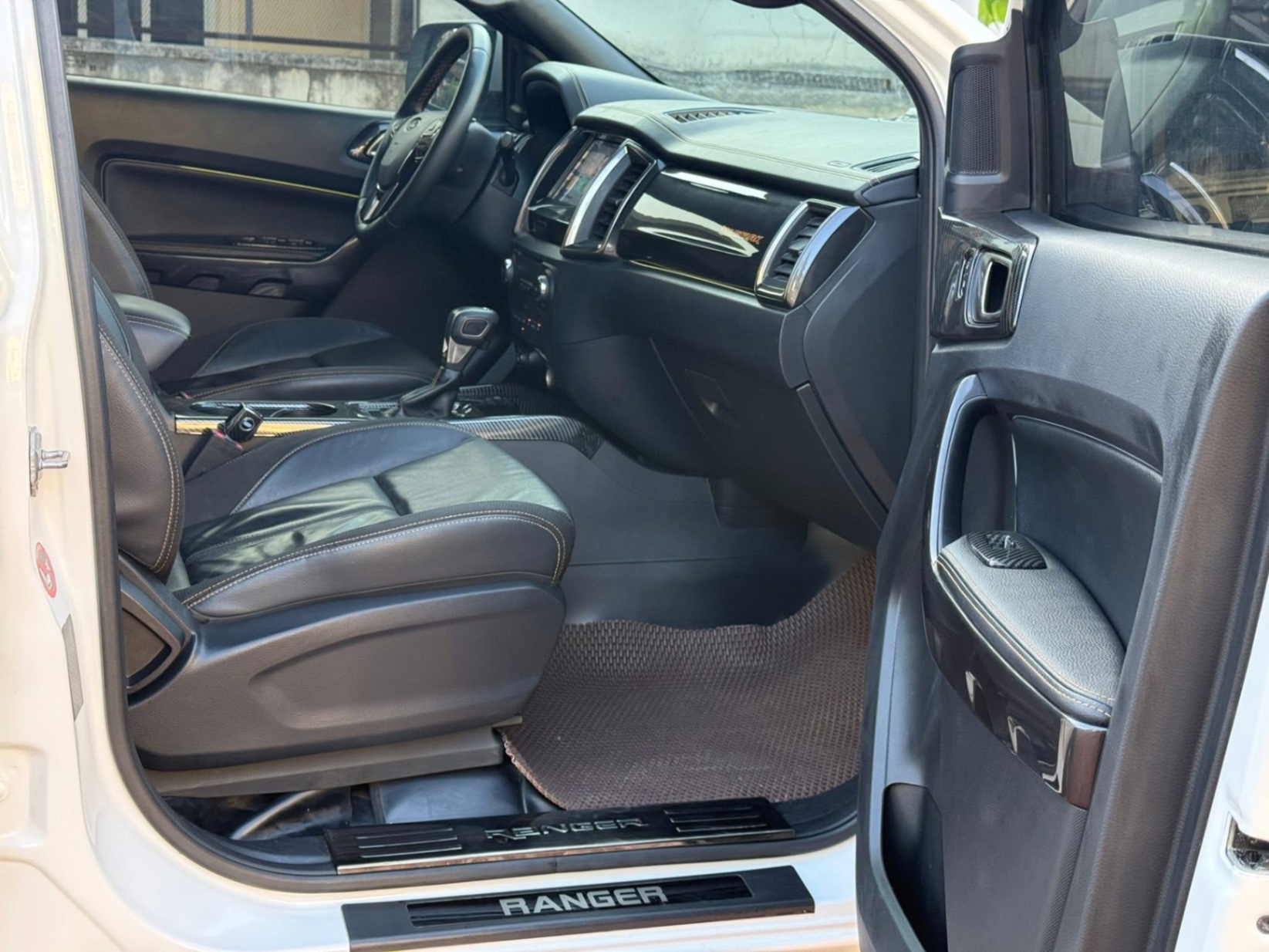 Ford Ranger Wildtrak 2.0L 4x4 AT 2020 - Nội thất 1