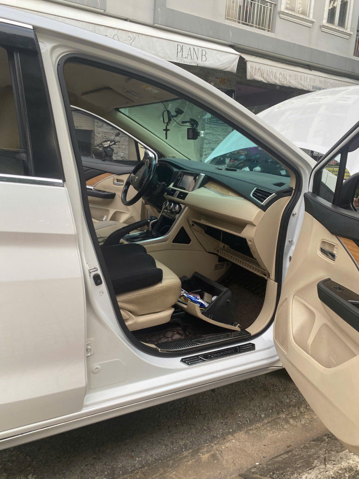 Mitsubishi Xpander 1.5 AT 2019 - Nội thất 4