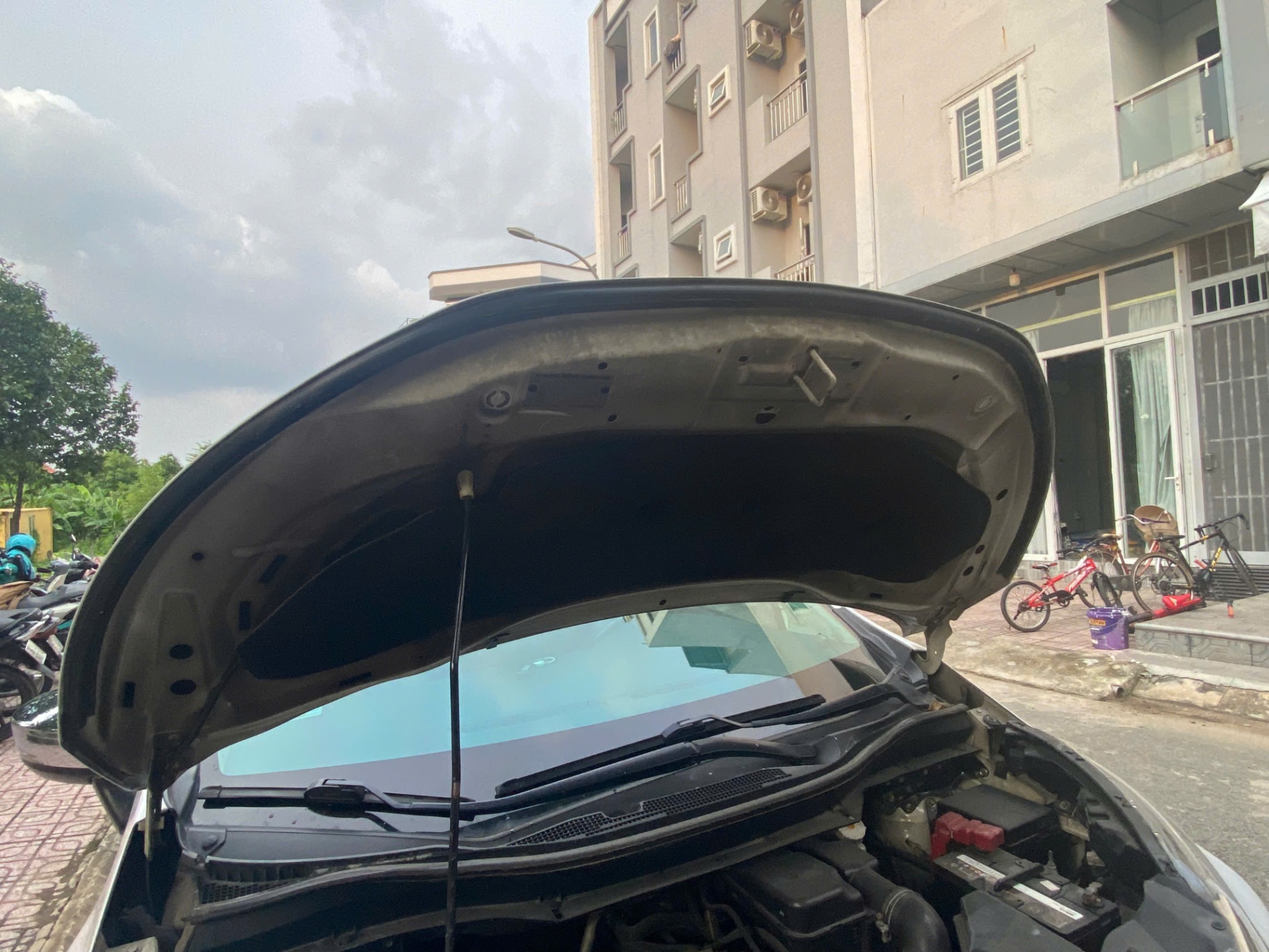 Mitsubishi Xpander 1.5 AT 2019 - Khoang động cơ 2